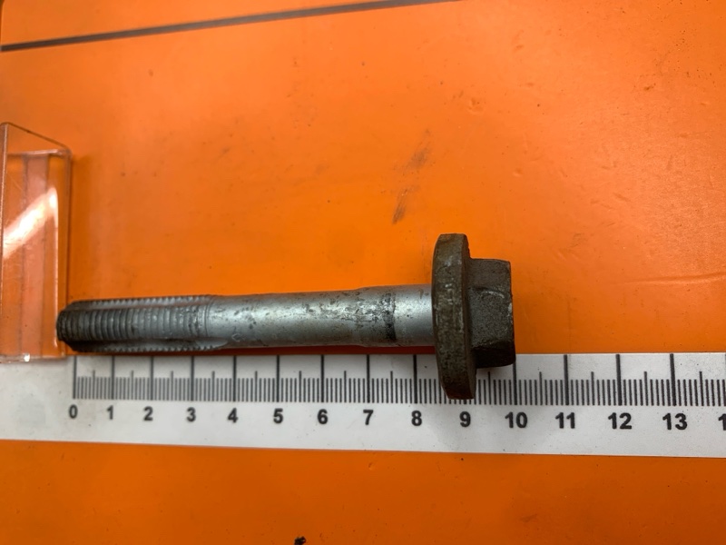 Болт развальный задний A4 2008 B7/8E ALT