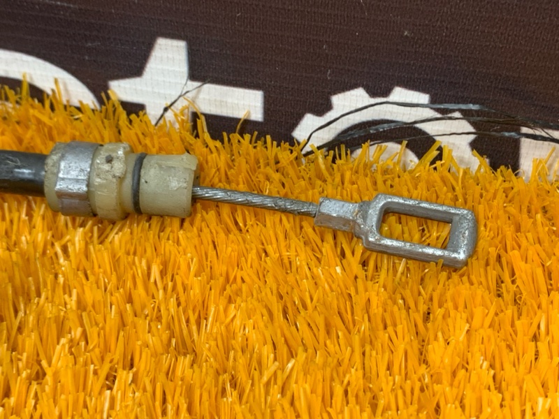 Трос ручника задний правый A4 2008 B7/8E ALT