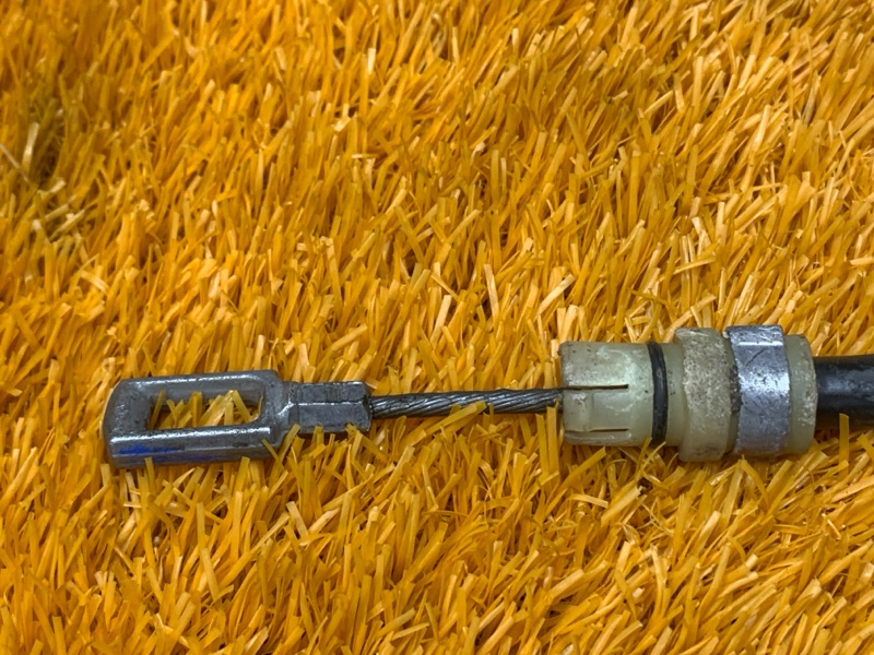 Трос ручника задний левый Audi A4 B7/8E ALT