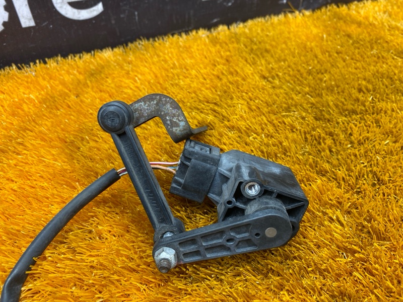 Датчик высоты дорожного просвета передний правый Mercedes-Benz M-Class W164 272.967