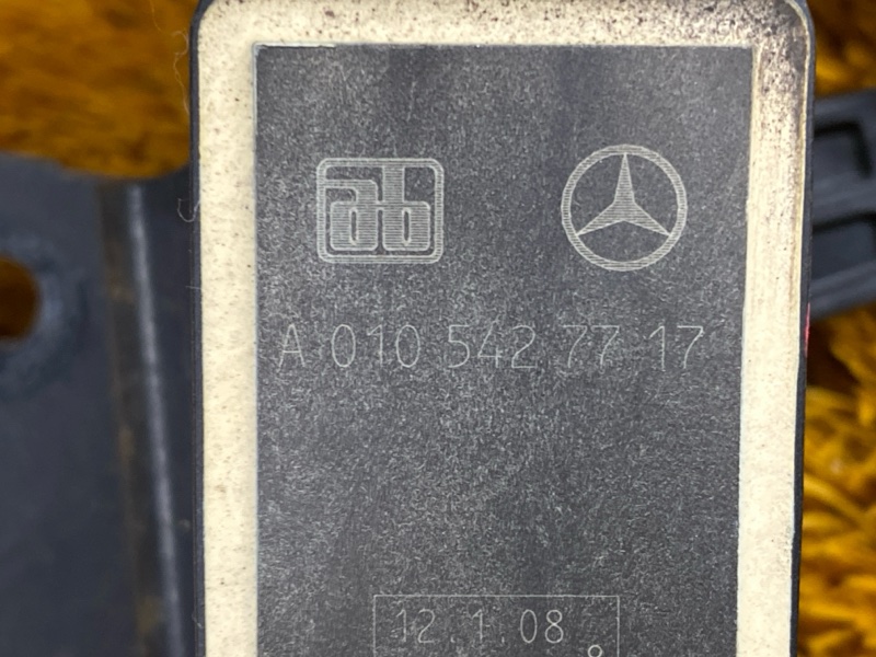 Датчик высоты дорожного просвета передний левый M-Class 2008 W164 272.967 Датчик высоты дорожного просвета передний левый M-Class 2008 W164 272.967