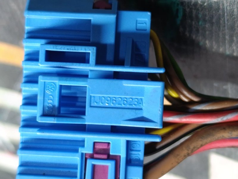 Разъем A4 2005 B7/8E ALT