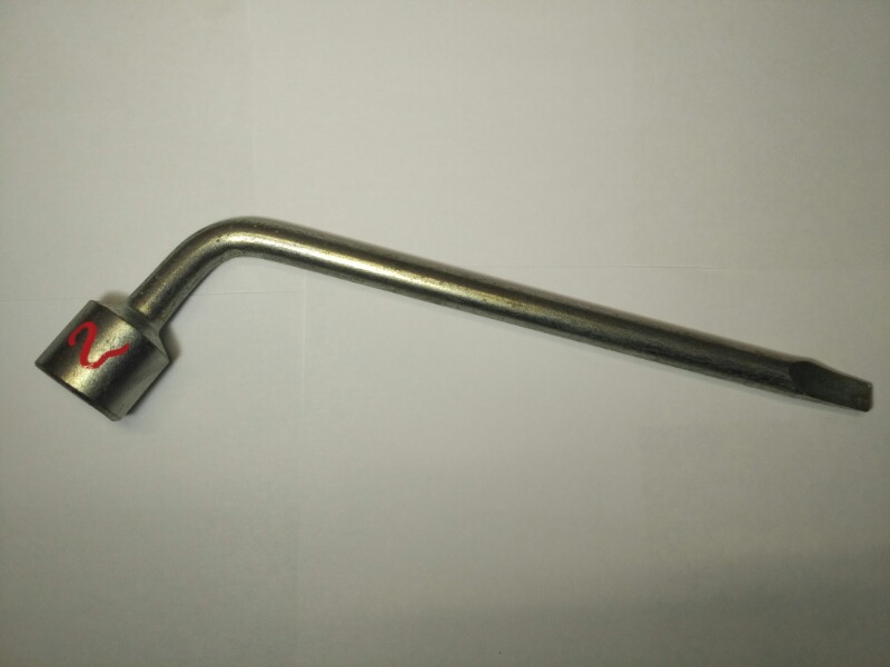 Ключ баллонный Mazda 323 BJ8P NA0168070 контрактная