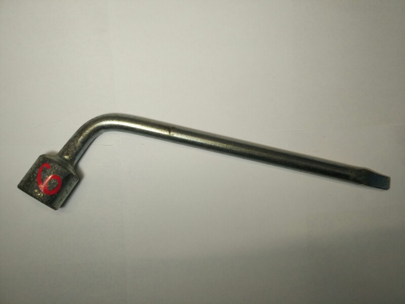 Ключ баллонный Mazda 323 BJ8P NA0168070 контрактная