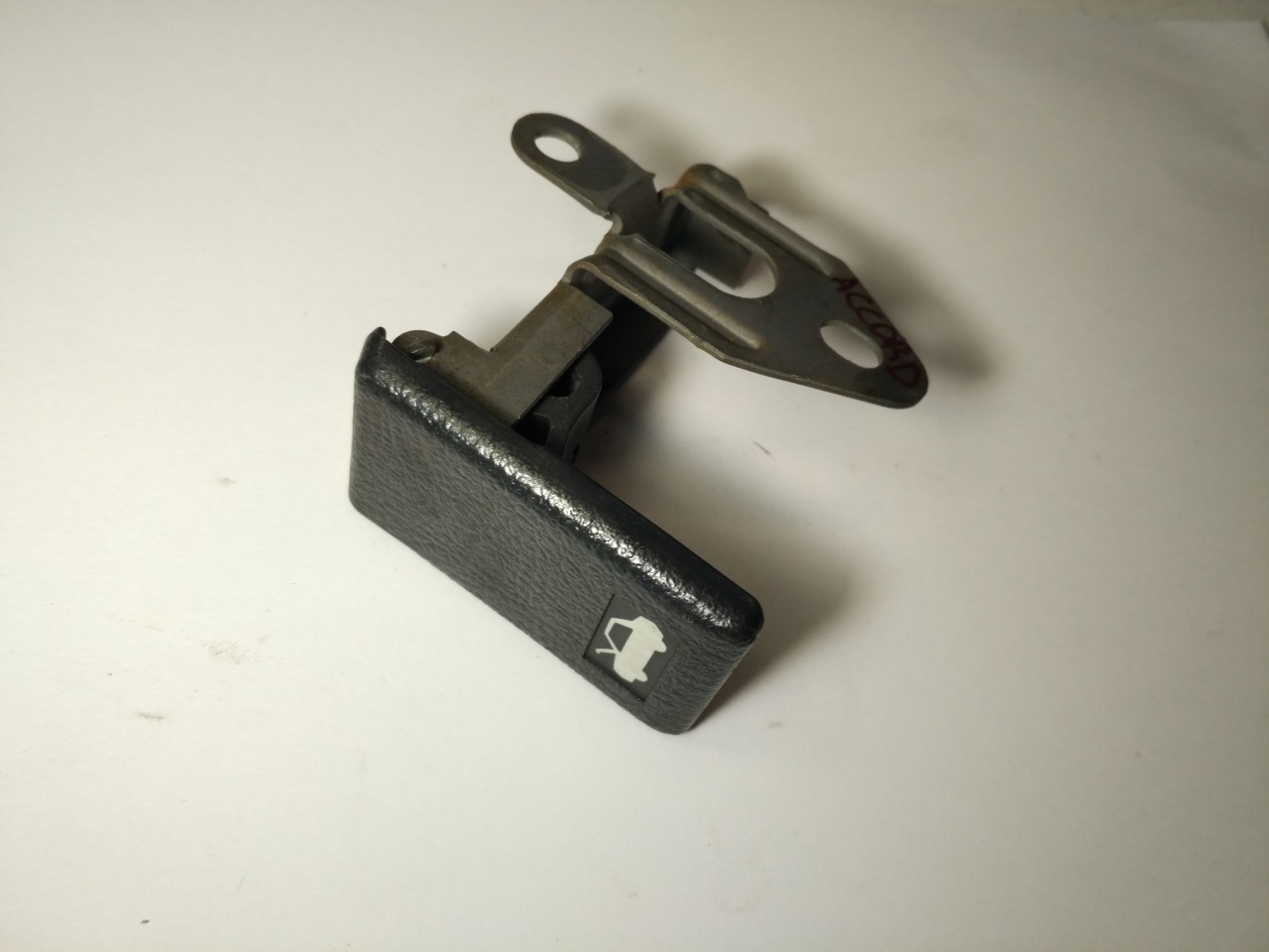 Запчасть ручка капота Honda Accord GH-CF3 74135-SM4-003ZA контрактная Ручка капота Honda Accord GH-CF3 74135-SM4-003ZA контрактная
