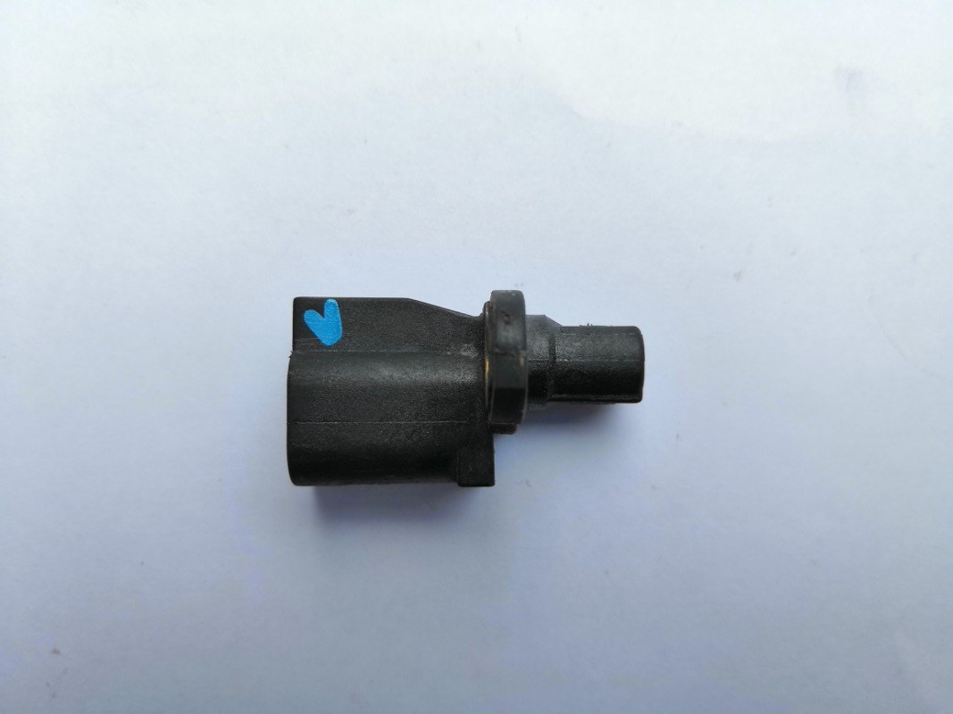 Датчик ABS задний Mazda Axela BK BP4K43711A контрактная