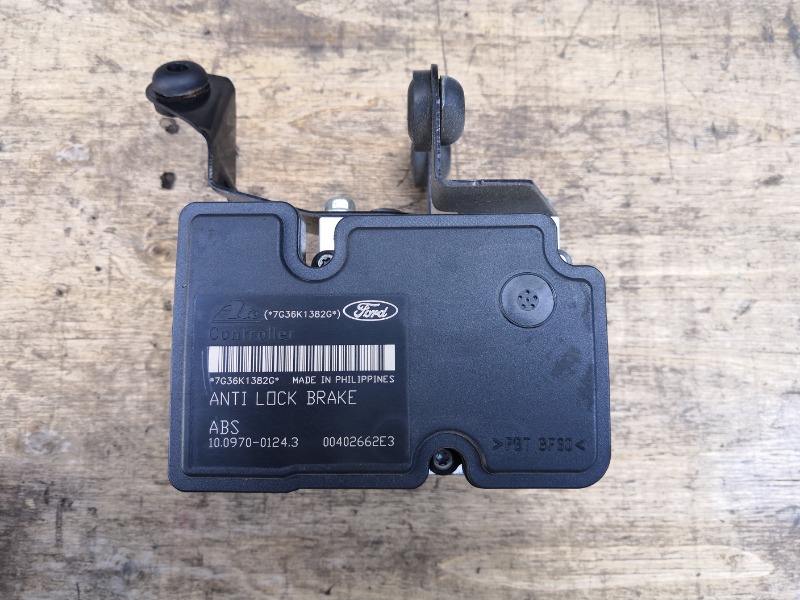 Блок abs Mazda Axela BK Блок abs Mazda Axela BK