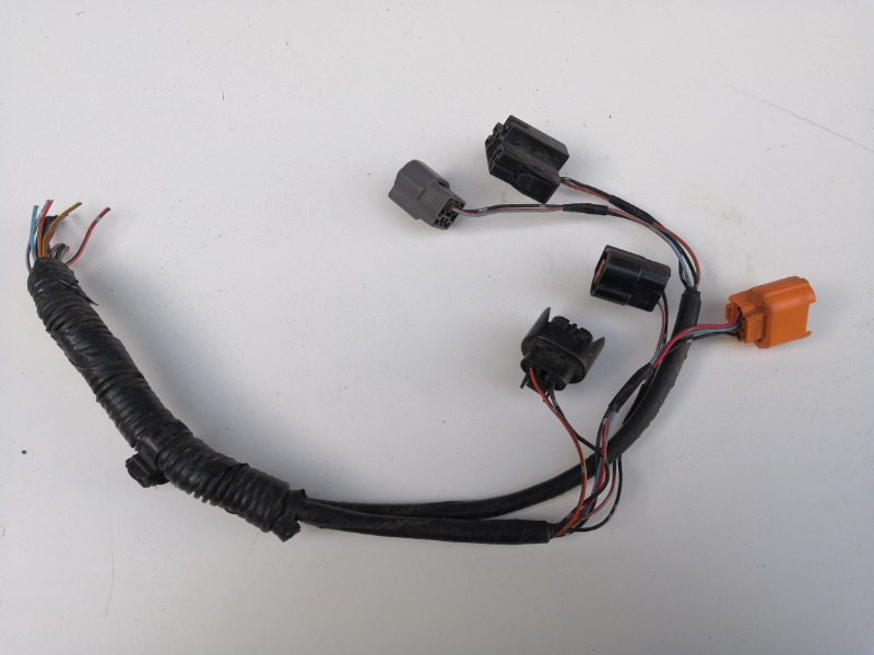Разъем фары Mazda Axela BK3P Разъем фары Mazda Axela BK3P