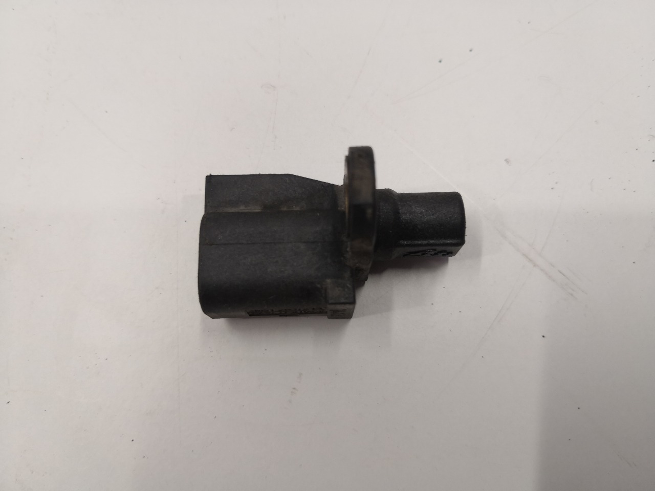 Датчик ABS задний Mazda Axela BK