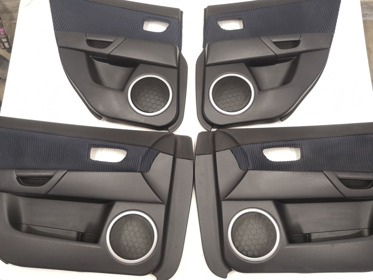 Обшивки дверей Mazda Axela BK3P Обшивки дверей Mazda Axela BK3P