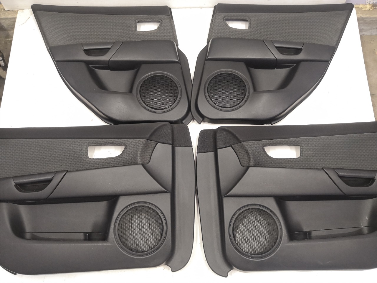 Обшивки дверей Mazda Axela BK3P Обшивки дверей Mazda Axela BK3P