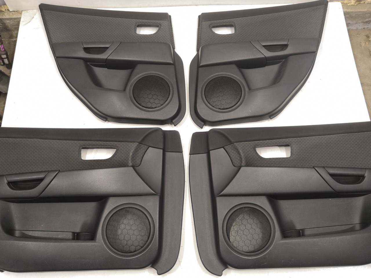 Обшивки дверей Mazda Axela BK3P Обшивки дверей Mazda Axela BK3P