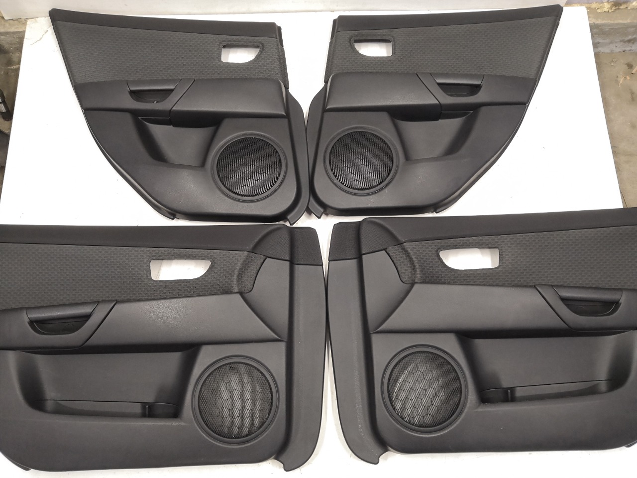 Обшивки дверей Mazda Axela BK3P Обшивки дверей Mazda Axela BK3P
