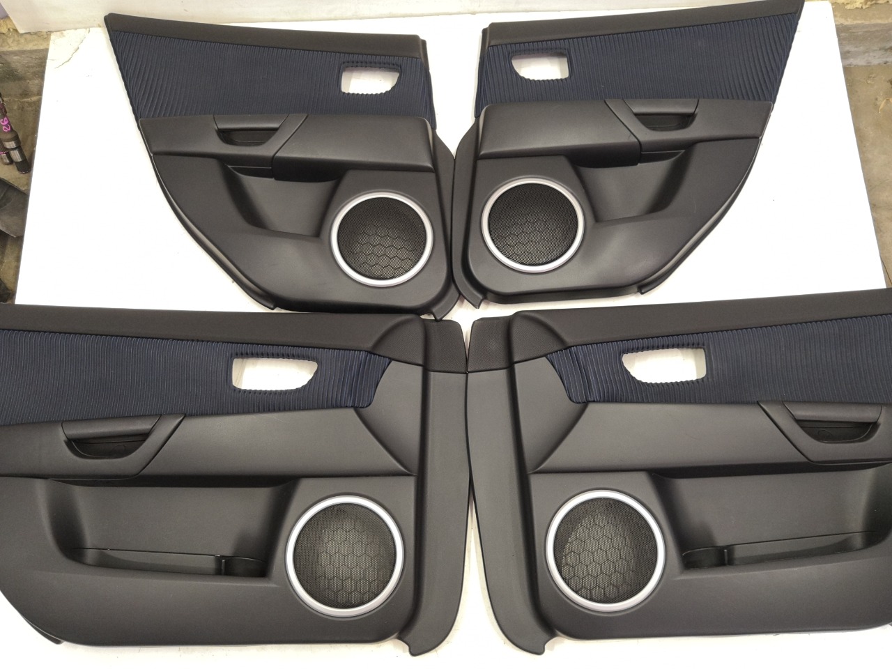 Обшивки дверей Mazda Axela BK3P Обшивки дверей Mazda Axela BK3P