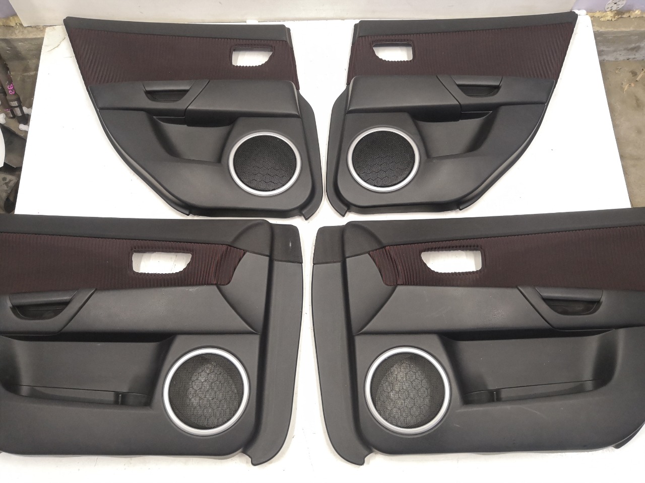 Обшивки дверей Mazda Axela BK3P Обшивки дверей Mazda Axela BK3P