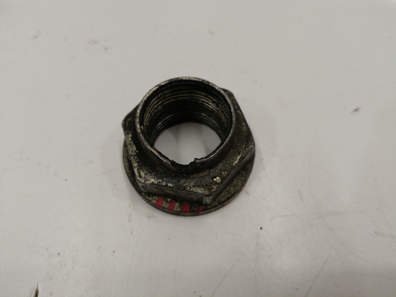 Запчасть гайка привода Mazda Familia BJ5P D65133042 контрактная Гайка привода Mazda Familia BJ5P D65133042 контрактная