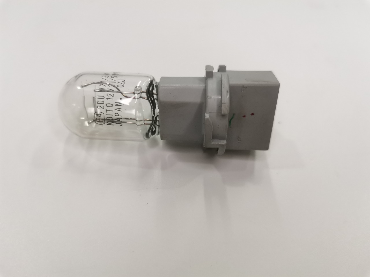 Запчасть патрон лампочки стоп-сигнала Mazda Axela BK3P G14S513E7 контрактная Патрон лампочки стоп-сигнала Mazda Axela BK3P G14S513E7 контрактная