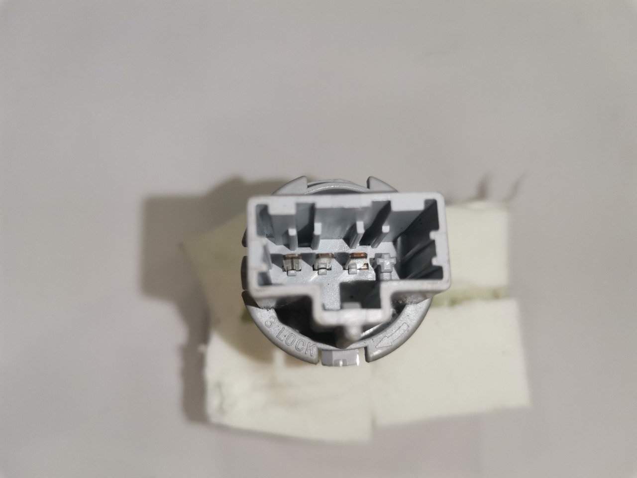 Патрон лампочки стоп-сигнала Mazda Axela BK3P Патрон лампочки стоп-сигнала Mazda Axela BK3P