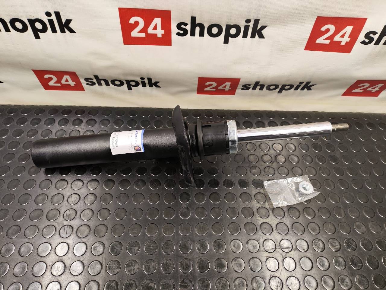 Амортизатор передний Volkswagen Tiguan 5N1 315028 новая