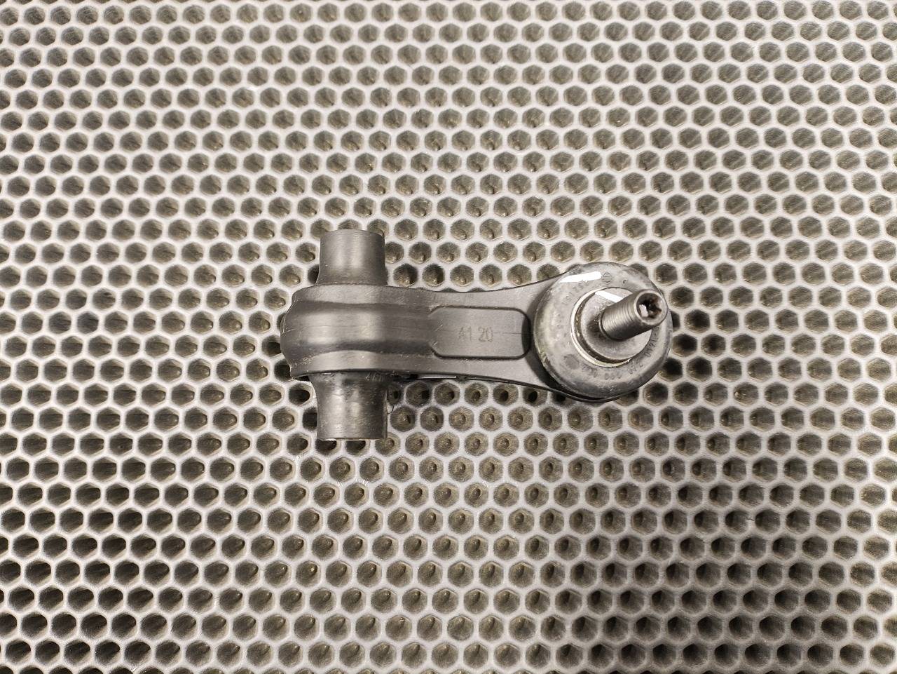 Стойка стабилизатора задняя A1 8X1 CWZA