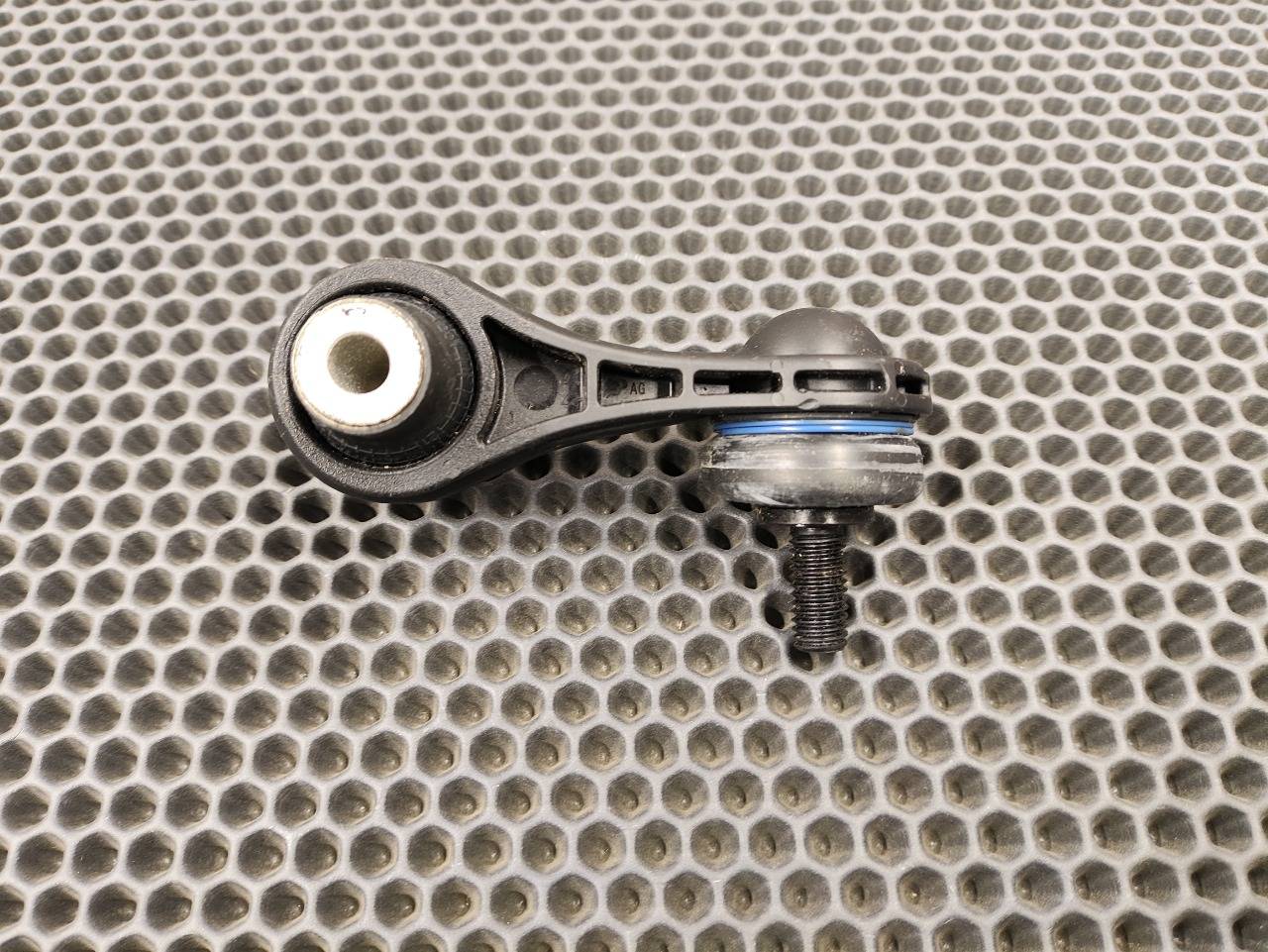 Стойка стабилизатора задняя A1 8X1 CWZA