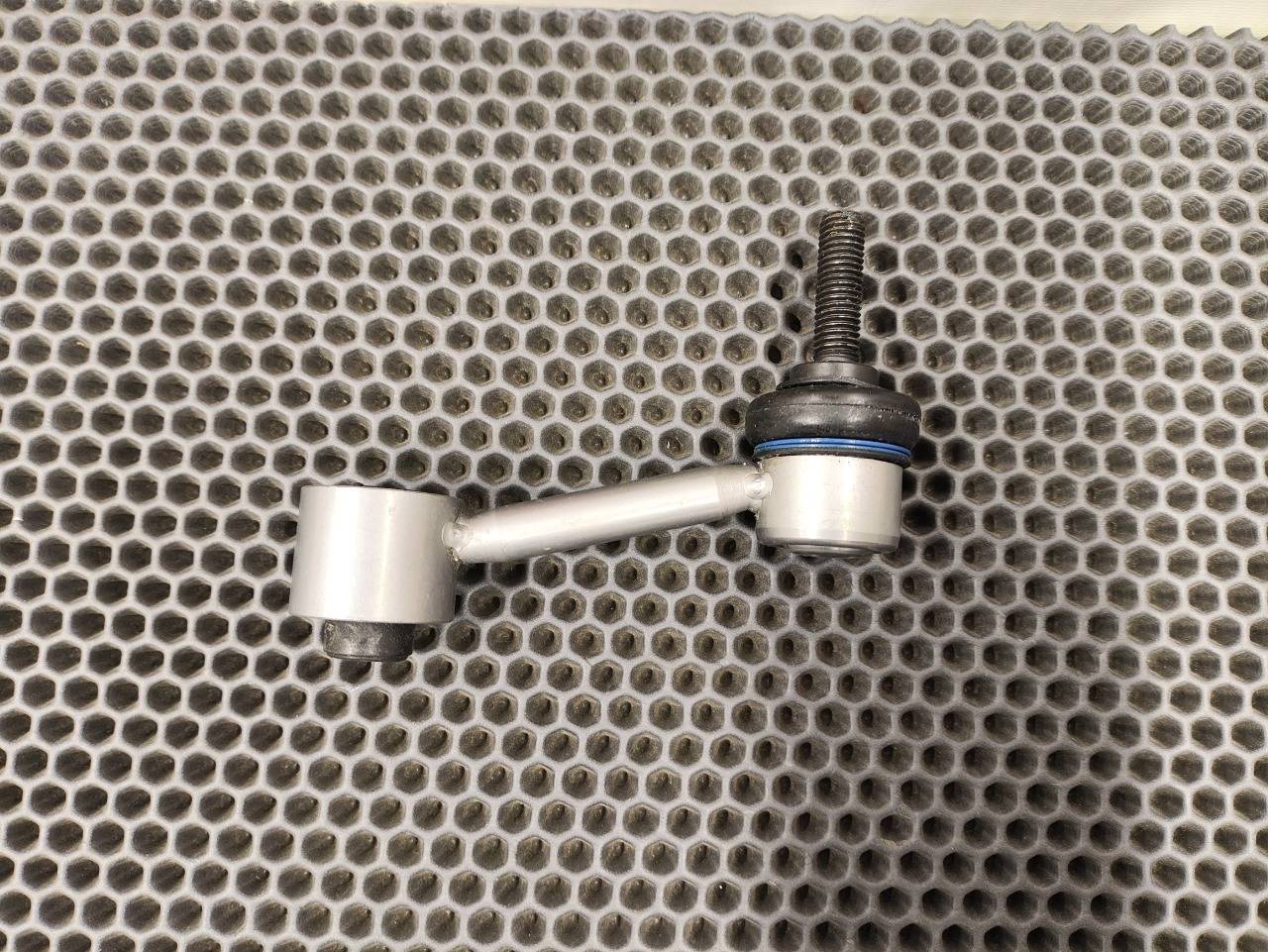 Стойка стабилизатора задняя Tiguan 5N1