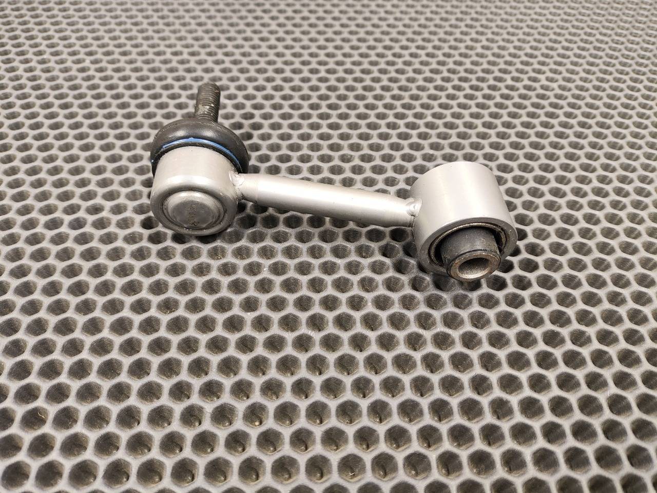 Стойка стабилизатора задняя Tiguan 5N1