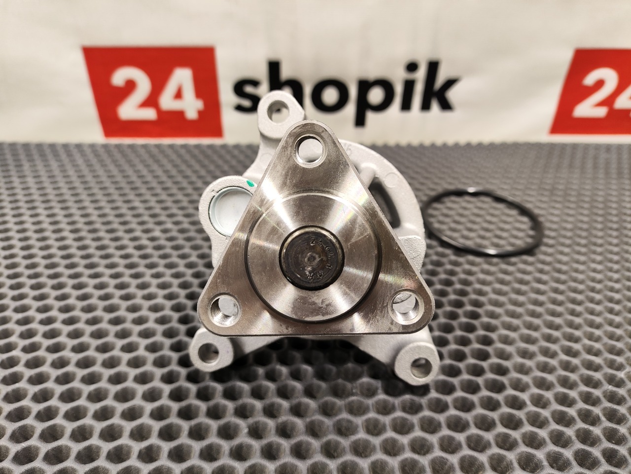 Насос системы охлаждения Mazda3 BK L8