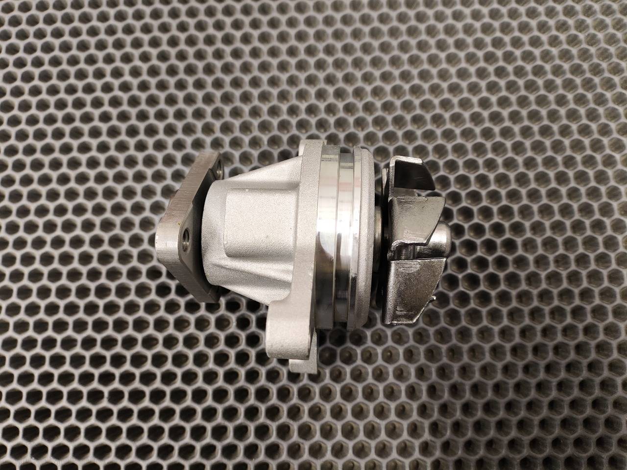 Насос системы охлаждения Mazda3 BK L8