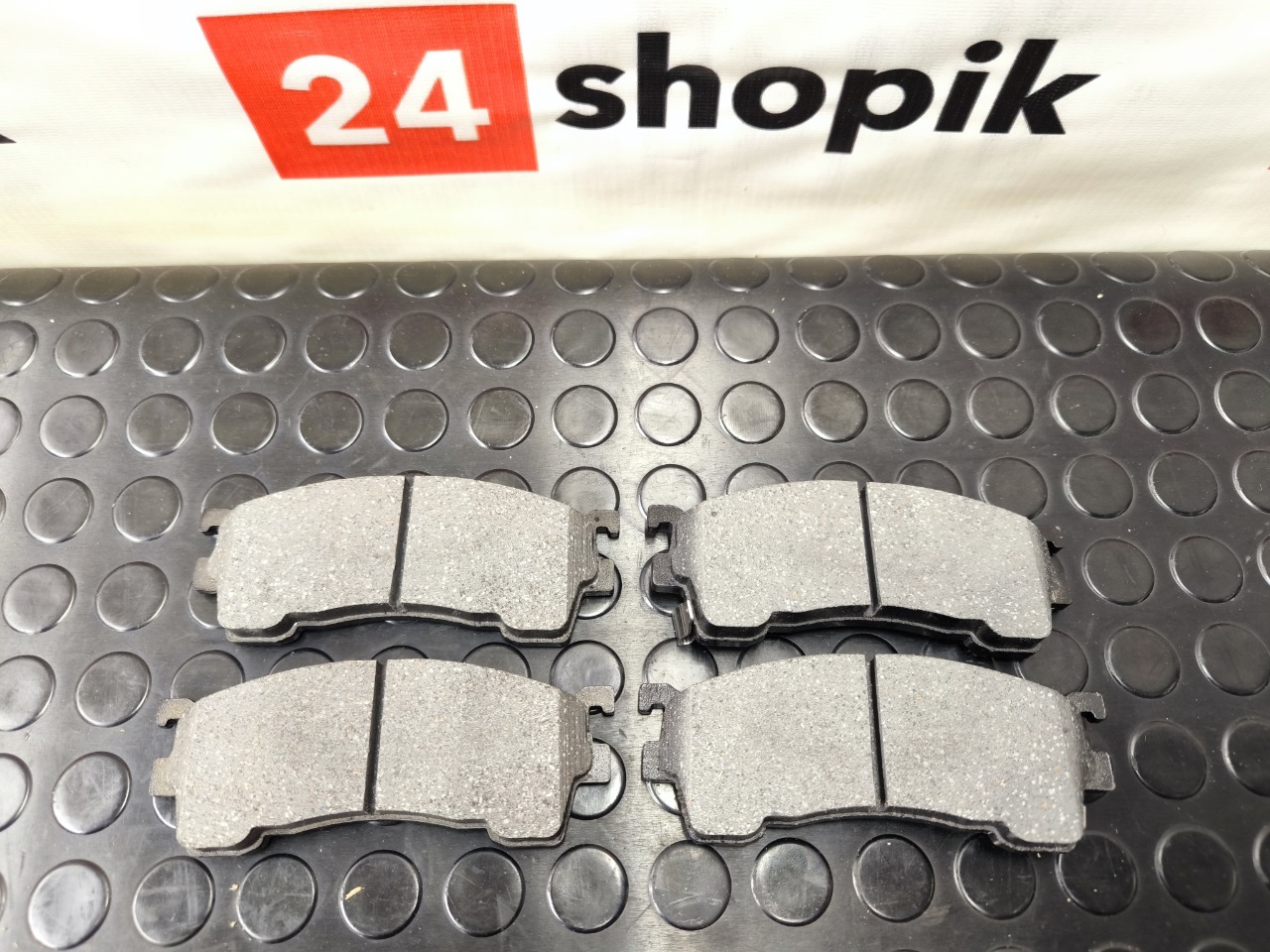 Тормозные колодки переднее Mazda 323 GE5PA BLYM3323Z новая