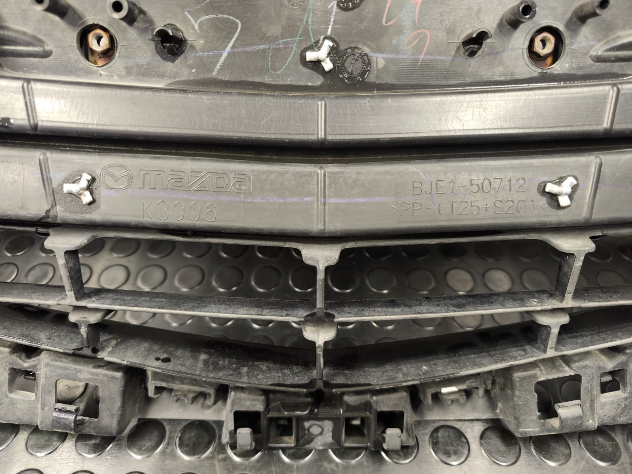 Решетка радиатора Mazda3 2013-2015 BM