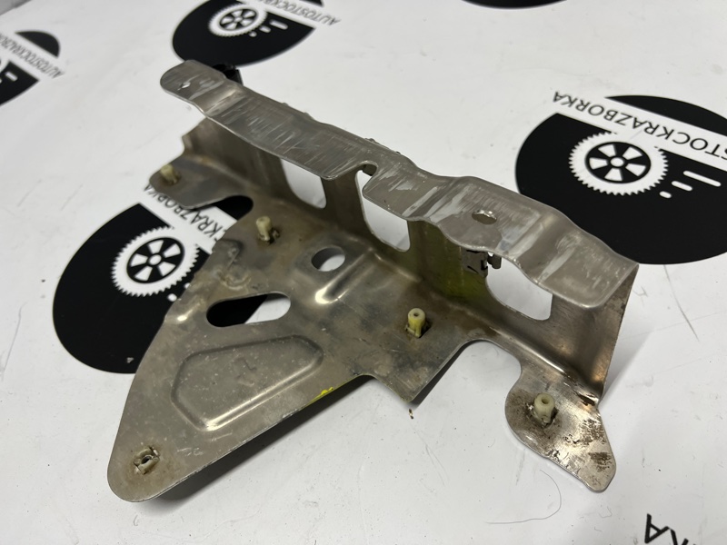 Крепление левое BMW x7 G07 B57D30C