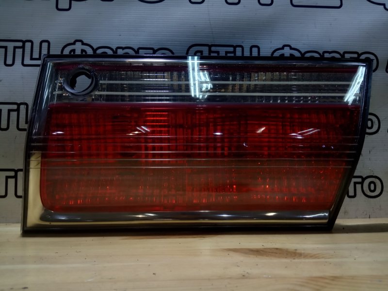 Фонарь вставка багажника Toyota Crown JZS171 1JZ-FSE задний правый