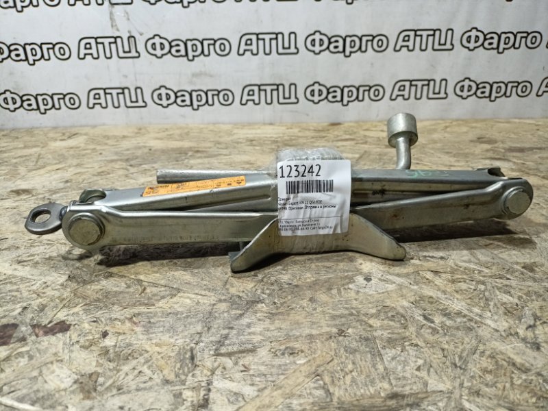 Домкрат Nissan Expert VW11 QG18DE