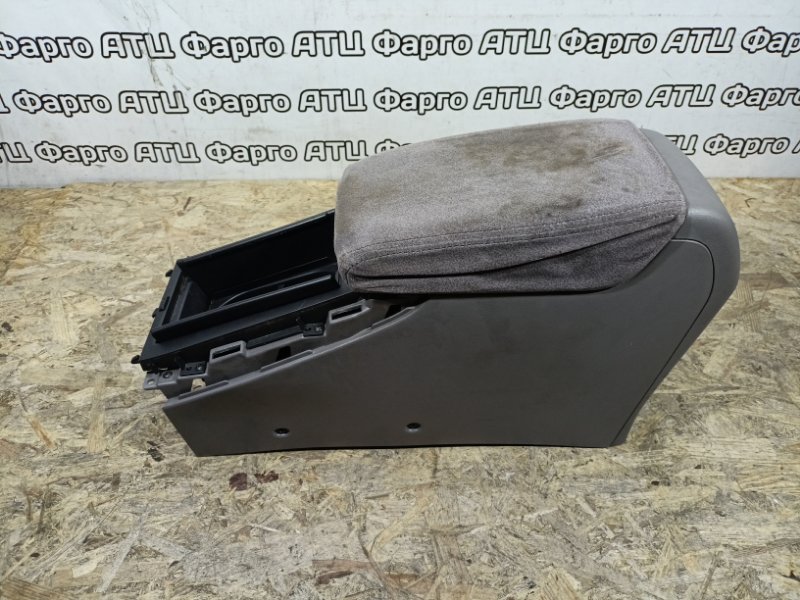 Подлокотник Honda Saber UA4 J25A