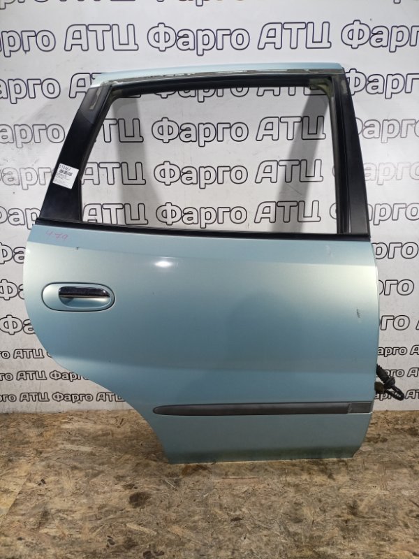 Дверь боковая Nissan Tino HV10 SR20DE задняя правая