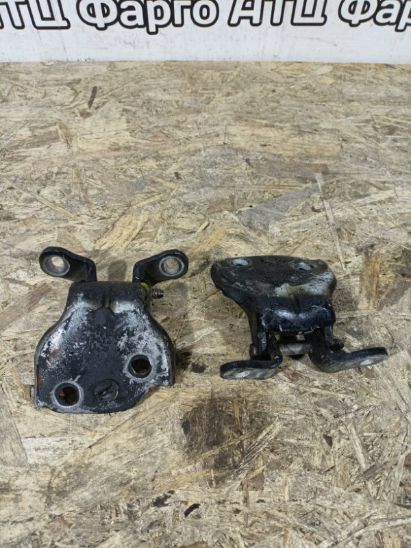 Петля двери Honda Stepwgn RF1 B20B передняя левая