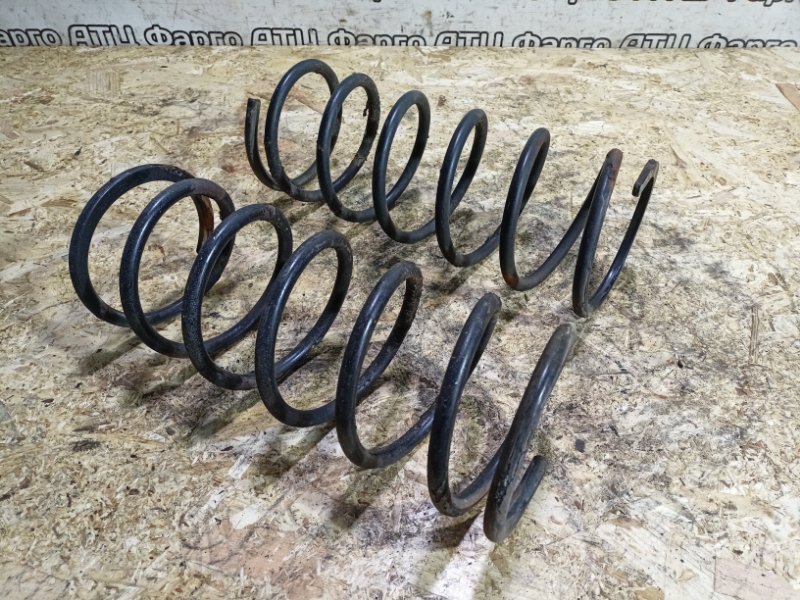 Пружина подвески Nissan Rnessa N30 SR20DE задняя