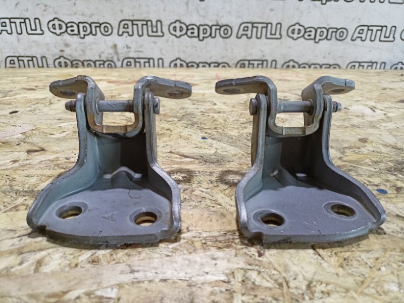 Петля двери Honda Avancier TA1 F23A передняя левая