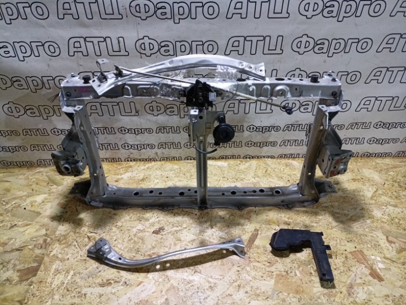 Рамка радиатора Toyota Aqua NHP10 1NZ-FXE передняя
