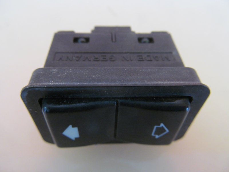 Кнопка стеклоподъёмника Bmw E39 E39 M51D25 1998