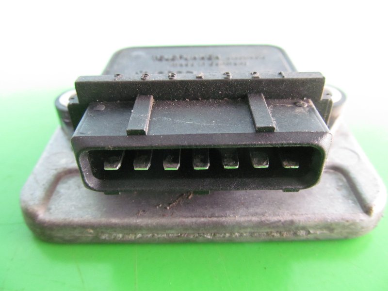 Коммутатор Audi 80 B3 1990 Коммутатор Audi 80 B3 1990
