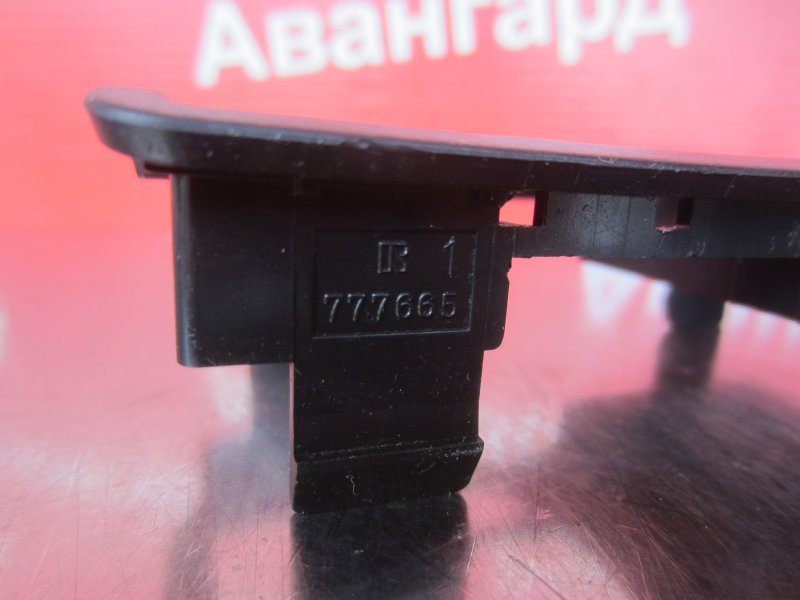 Накладка салона Corolla 2004 E120 3ZZ-FE