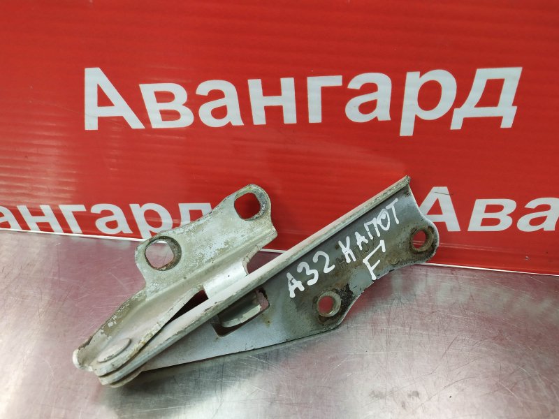 Кронштейн капота Nissan Maxima A32