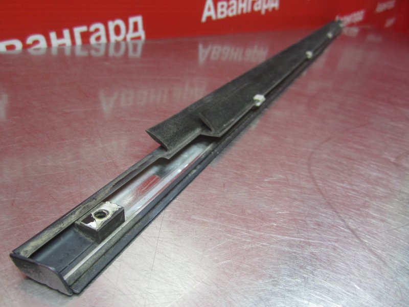 Уплотнитель стекла двери передний левый I30 1996 A32 VQ30DE
