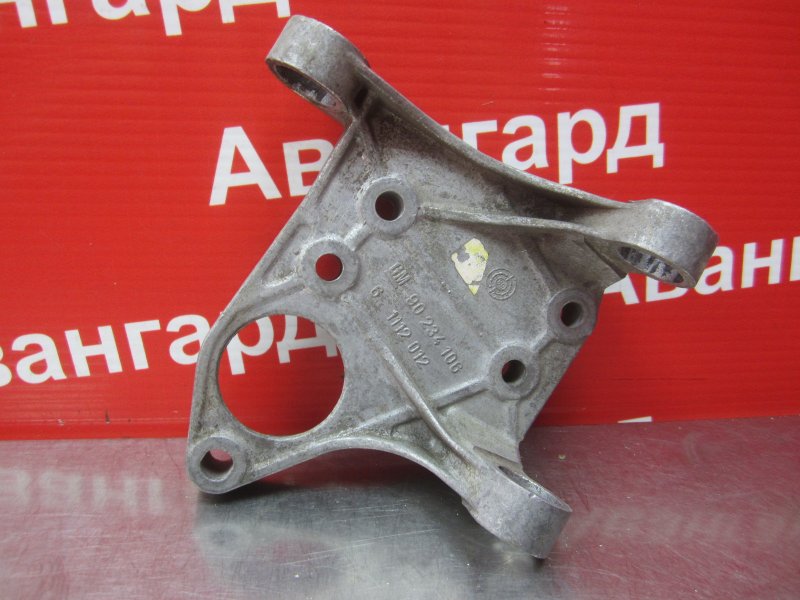 Кронштейн Opel Vectra A 1992 Кронштейн Opel Vectra A 1992