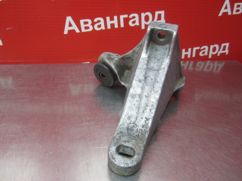 Кронштейн кпп Audi 100 1988 Кронштейн кпп Audi 100 1988