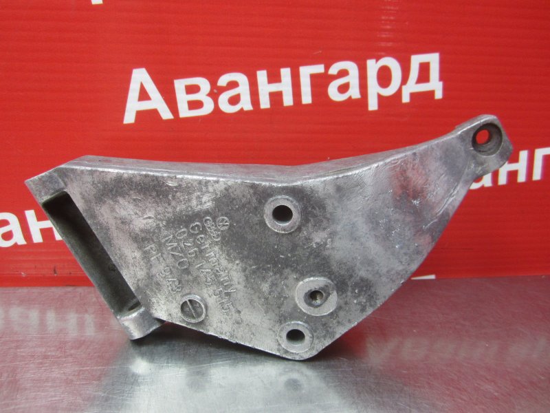 Кронштейн Audi 100 1988 Кронштейн Audi 100 1988