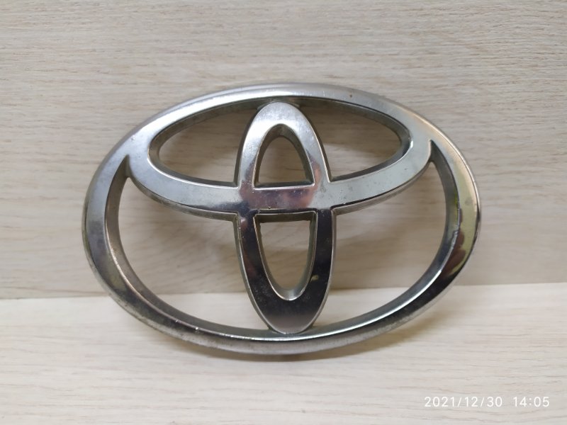 Эмблема Toyota Camry Acv30 2004