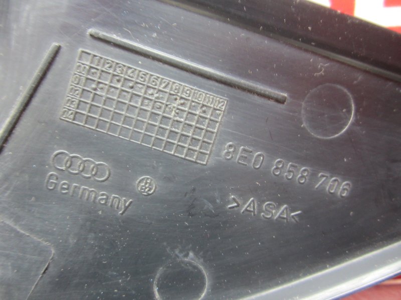 Уголок декоративный передний A4 2002 B6 AVJ